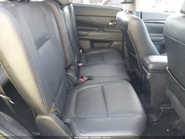 JA4AD3A36GZ061209 2016 MITSUBISHI OUTLANDER - Image 8