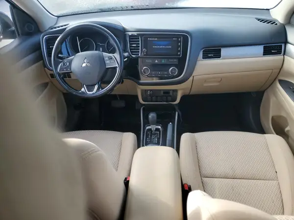 JA4AD3A36HZ004882 2017 MITSUBISHI OUTLANDER - Image 8