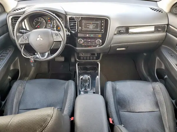 JA4AD3A36HZ005448 2017 MITSUBISHI OUTLANDER - Image 8