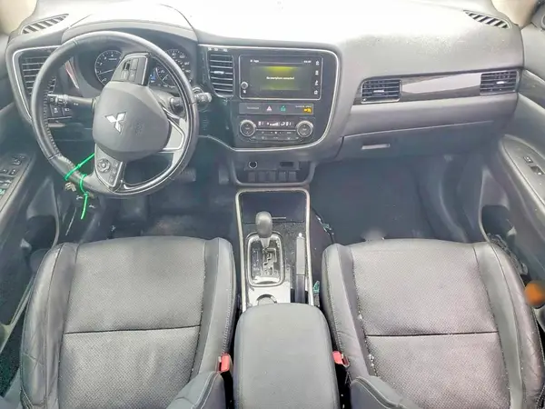 JA4AD3A36HZ007054 2017 MITSUBISHI OUTLANDER - Image 8