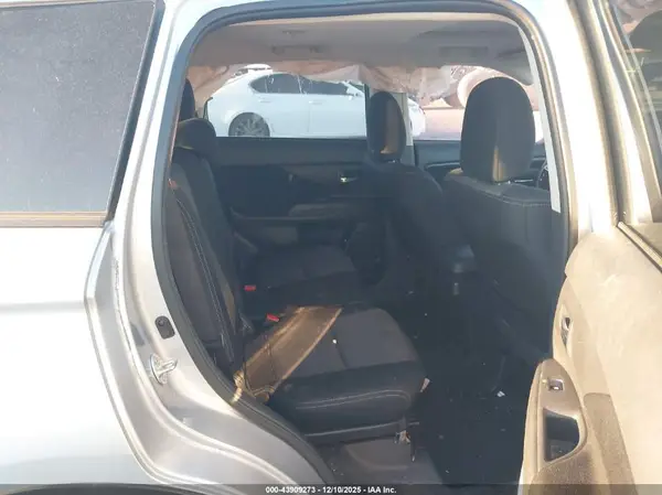 JA4AD3A36HZ012903 2017 MITSUBISHI OUTLANDER - Image 8