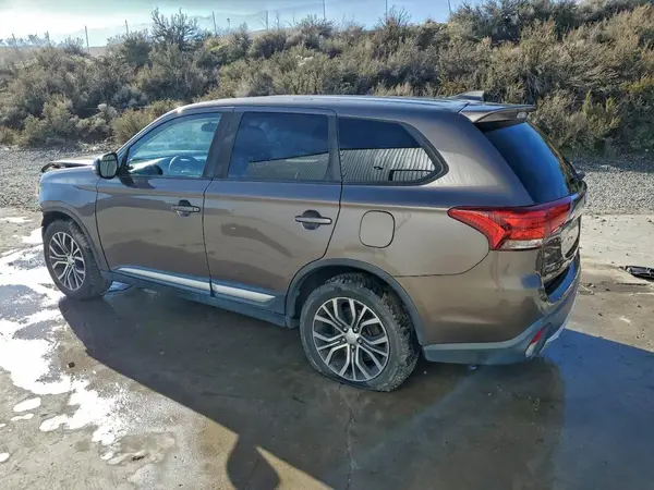 JA4AD3A36HZ012948 2017 MITSUBISHI OUTLANDER - Image 2