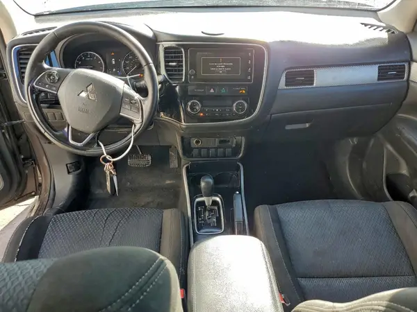 JA4AD3A36HZ012948 2017 MITSUBISHI OUTLANDER - Image 8