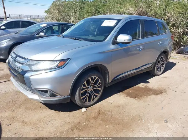 JA4AD3A36HZ027031 2017 MITSUBISHI OUTLANDER - Image 2