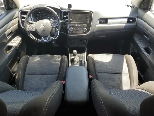 JA4AD3A36HZ027238 2017 MITSUBISHI OUTLANDER - Image 8