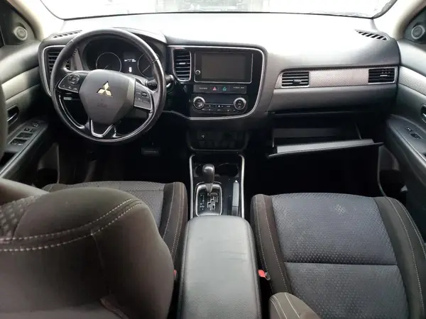 JA4AD3A36HZ027451 2017 MITSUBISHI OUTLANDER - Image 8