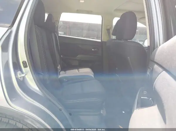 JA4AD3A36HZ034657 2017 MITSUBISHI OUTLANDER - Image 8