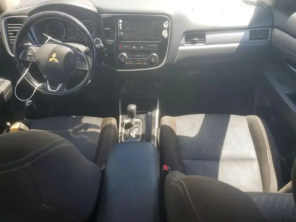 JA4AD3A36HZ037011 2017 MITSUBISHI OUTLANDER - Image 8
