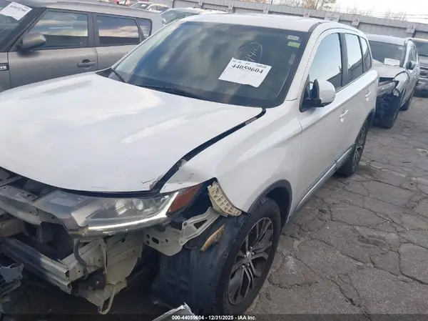 JA4AD3A36HZ039079 2017 MITSUBISHI OUTLANDER - Image 2