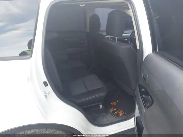 JA4AD3A36HZ039079 2017 MITSUBISHI OUTLANDER - Image 8