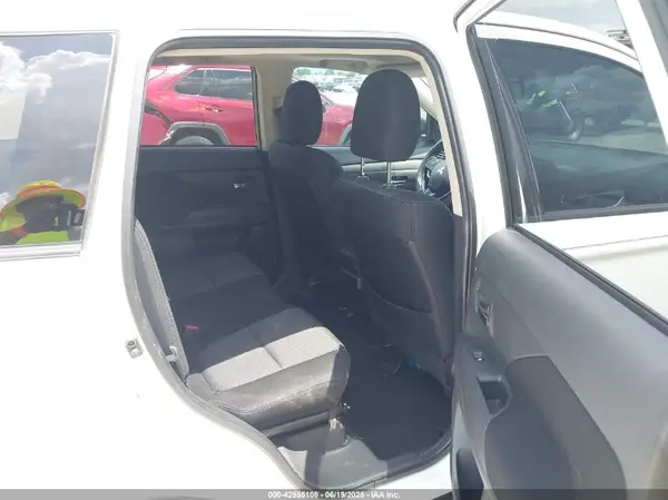 JA4AD3A36HZ039857 2017 MITSUBISHI OUTLANDER - Image 8