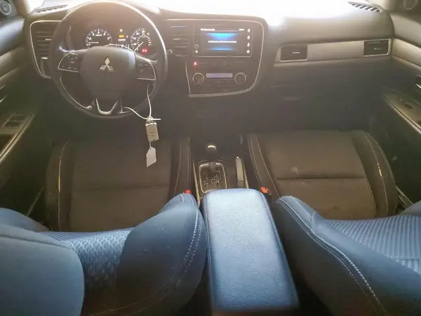 JA4AD3A36HZ042760 2017 MITSUBISHI OUTLANDER - Image 8