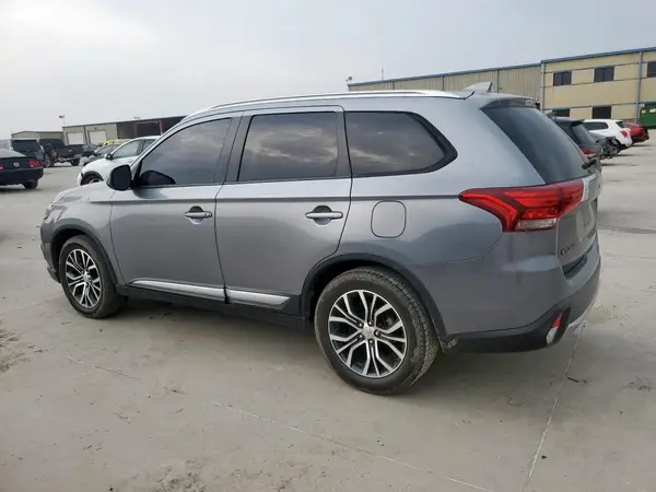 JA4AD3A36HZ044914 2017 MITSUBISHI OUTLANDER - Image 2