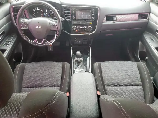 JA4AD3A36HZ044914 2017 MITSUBISHI OUTLANDER - Image 8