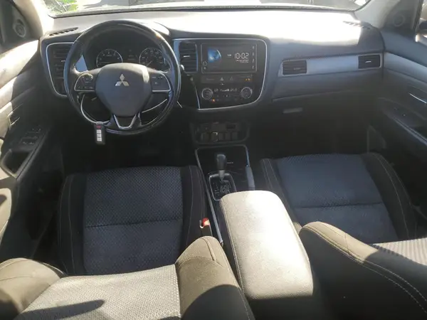 JA4AD3A36HZ047120 2017 MITSUBISHI OUTLANDER - Image 8