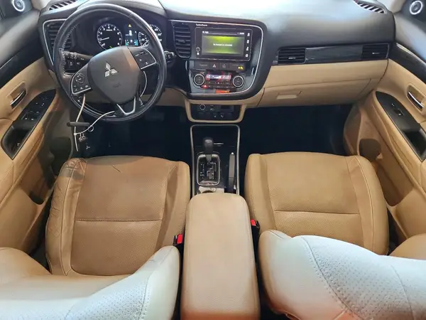 JA4AD3A36HZ048977 2017 MITSUBISHI OUTLANDER - Image 8
