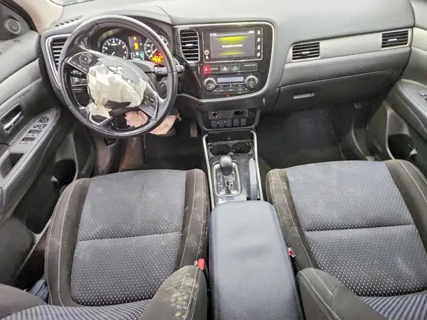 JA4AD3A36HZ050146 2017 MITSUBISHI OUTLANDER - Image 8