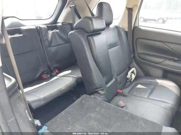 JA4AD3A36HZ050826 2017 MITSUBISHI OUTLANDER - Image 8