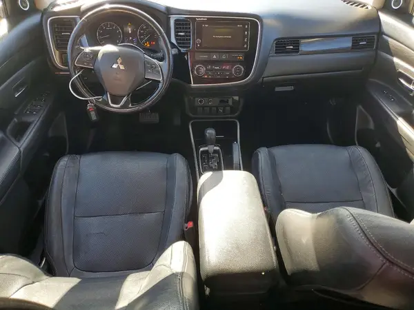 JA4AD3A36HZ051457 2017 MITSUBISHI OUTLANDER - Image 8