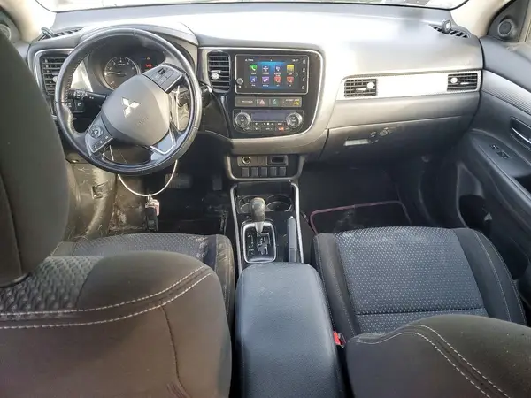 JA4AD3A36HZ053189 2017 MITSUBISHI OUTLANDER - Image 8