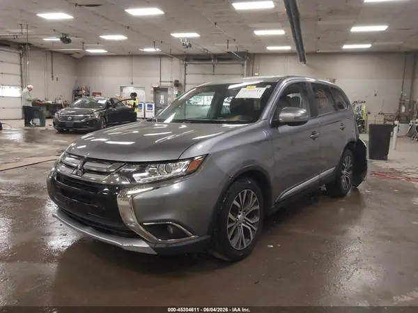 JA4AD3A36HZ058134 2017 MITSUBISHI OUTLANDER - Image 2