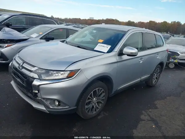 JA4AD3A36HZ062040 2017 MITSUBISHI OUTLANDER - Image 2