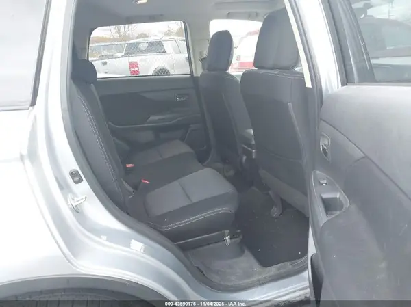 JA4AD3A36HZ062040 2017 MITSUBISHI OUTLANDER - Image 8