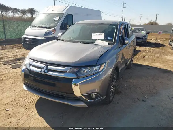 JA4AD3A36HZ064399 2017 MITSUBISHI OUTLANDER - Image 2