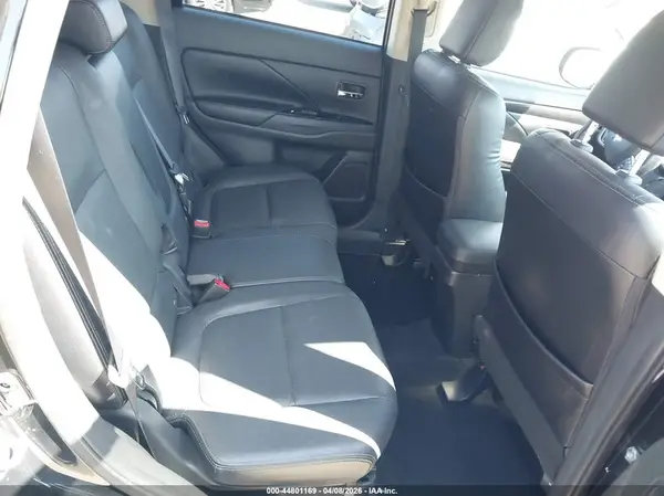 JA4AD3A36HZ068520 2017 MITSUBISHI OUTLANDER - Image 8