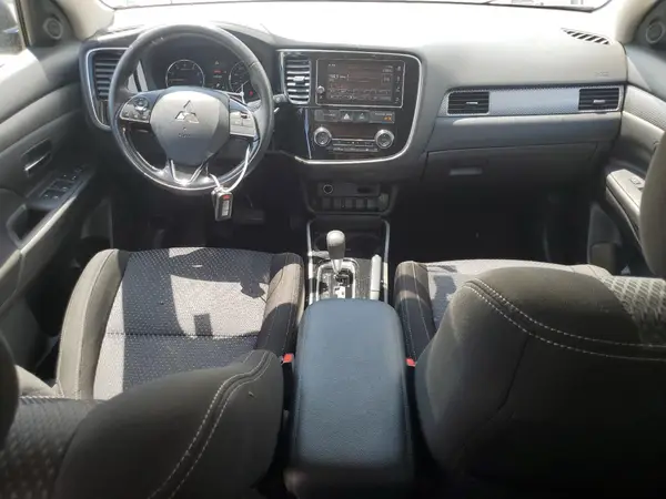 JA4AD3A36HZ070445 2017 MITSUBISHI OUTLANDER - Image 8