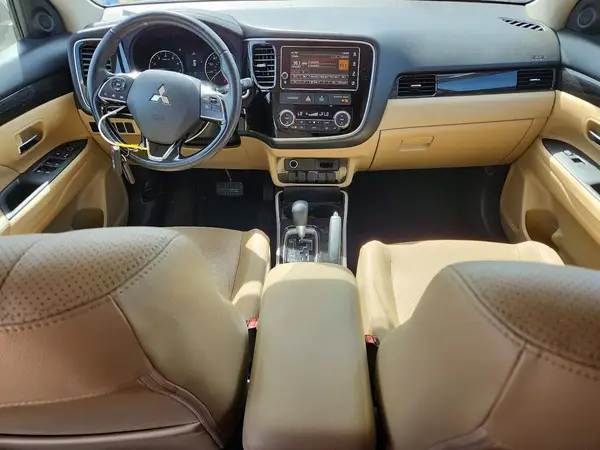 JA4AD3A36HZ070901 2017 MITSUBISHI OUTLANDER - Image 8