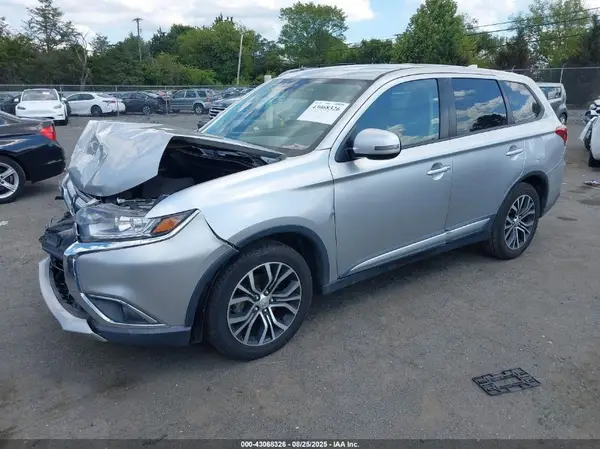 JA4AD3A36JJ001808 2018 MITSUBISHI OUTLANDER - Image 2
