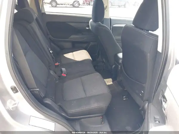 JA4AD3A36JJ001808 2018 MITSUBISHI OUTLANDER - Image 8