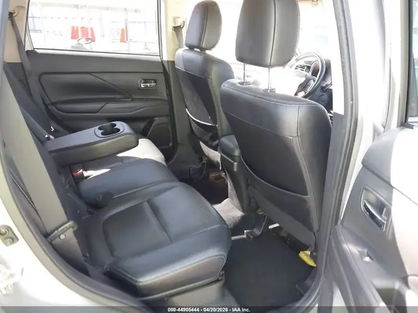 JA4AD3A36JZ003110 2018 MITSUBISHI OUTLANDER - Image 8