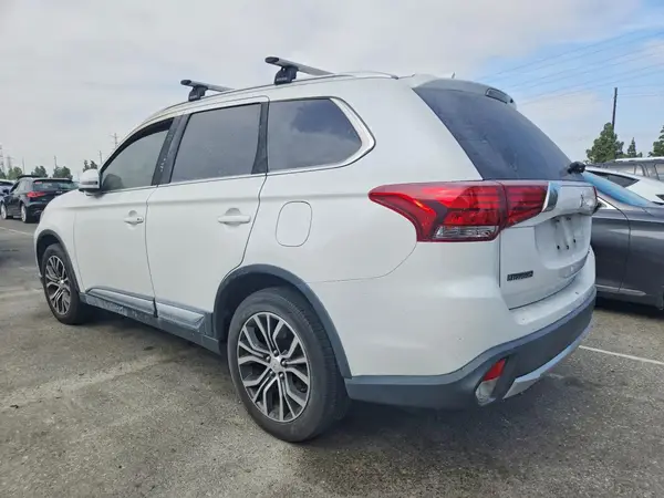 JA4AD3A36JZ004788 2018 MITSUBISHI OUTLANDER - Image 2