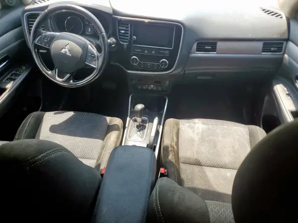 JA4AD3A36JZ005973 2018 MITSUBISHI OUTLANDER - Image 8