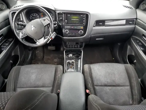 JA4AD3A36JZ018979 2018 MITSUBISHI OUTLANDER - Image 8
