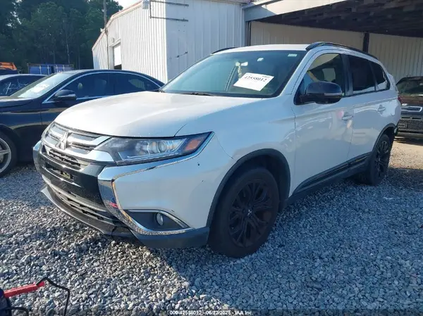 JA4AD3A36JZ019405 2018 MITSUBISHI OUTLANDER - Image 2
