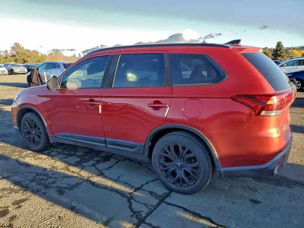 JA4AD3A36JZ021901 2018 MITSUBISHI OUTLANDER - Image 2