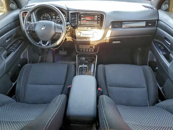 JA4AD3A36JZ021901 2018 MITSUBISHI OUTLANDER - Image 8