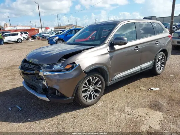 JA4AD3A36JZ022501 2018 MITSUBISHI OUTLANDER - Image 2