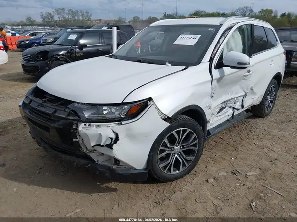 JA4AD3A36JZ026984 2018 MITSUBISHI OUTLANDER - Image 2