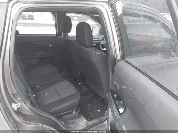 JA4AD3A36JZ028010 2018 MITSUBISHI OUTLANDER - Image 8