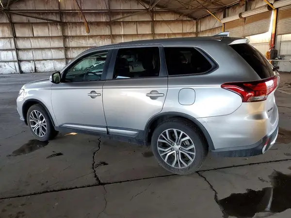 JA4AD3A36JZ039511 2018 MITSUBISHI OUTLANDER - Image 2