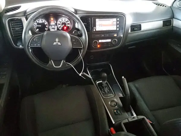 JA4AD3A36JZ039511 2018 MITSUBISHI OUTLANDER - Image 8