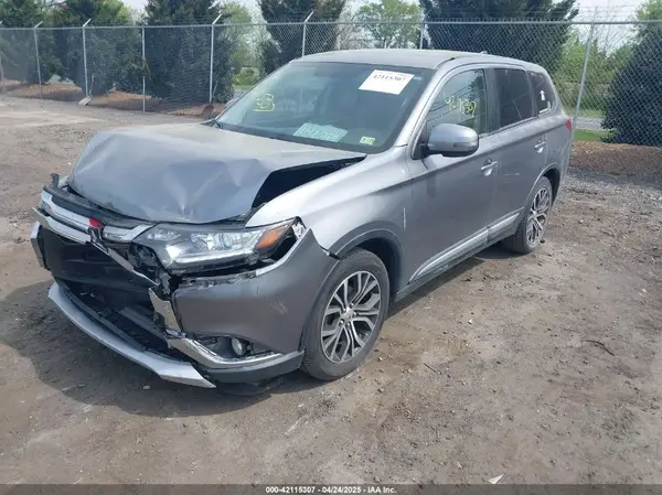 JA4AD3A36JZ043199 2018 MITSUBISHI OUTLANDER - Image 2