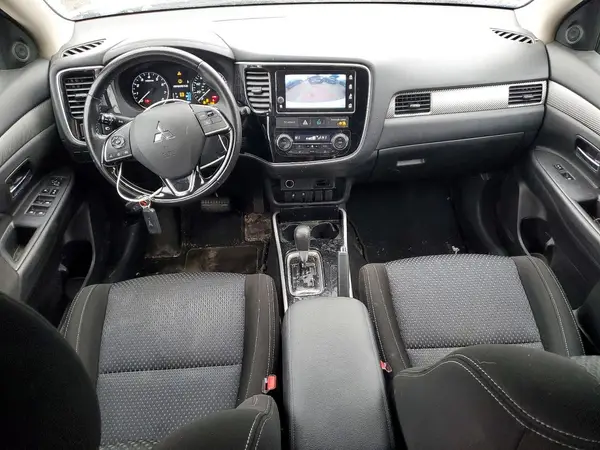 JA4AD3A36JZ051657 2018 MITSUBISHI OUTLANDER - Image 8