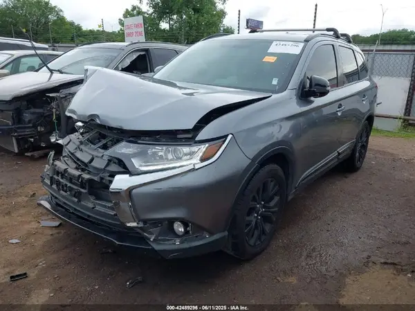 JA4AD3A36JZ054056 2018 MITSUBISHI OUTLANDER - Image 2