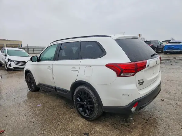 JA4AD3A36JZ058947 2018 MITSUBISHI OUTLANDER - Image 2