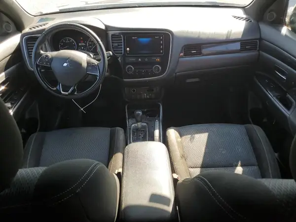 JA4AD3A36JZ060147 2018 MITSUBISHI OUTLANDER - Image 8